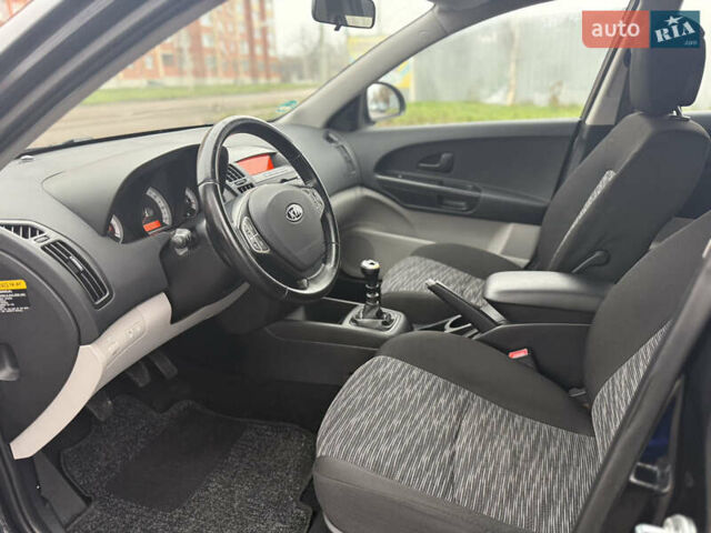 Черный Киа Сид, объемом двигателя 1.4 л и пробегом 204 тыс. км за 6350 $, фото 19 на Automoto.ua