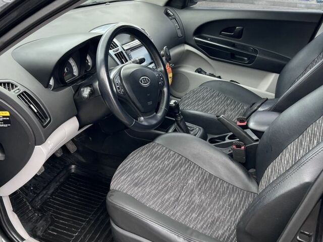Черный Киа Сид, объемом двигателя 1.6 л и пробегом 283 тыс. км за 5300 $, фото 7 на Automoto.ua