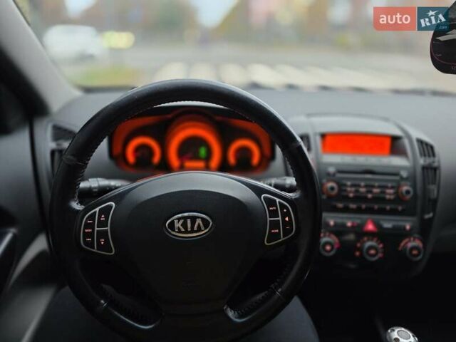 Киа Сид 2008 в Бердичеве на Automoto.ua Черный Киа Сид, объемом двигателя 1.4 л и пробегом 167 тыс. км за 4950 $, фото 1 на Automoto.ua