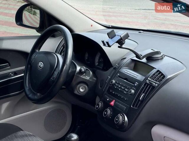 Чорний Кіа Сід, об'ємом двигуна 1.6 л та пробігом 218 тис. км за 5999 $, фото 8 на Automoto.ua