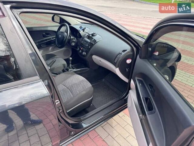 Чорний Кіа Сід, об'ємом двигуна 1.6 л та пробігом 218 тис. км за 5999 $, фото 7 на Automoto.ua