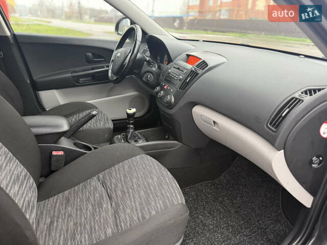 Черный Киа Сид, объемом двигателя 1.4 л и пробегом 204 тыс. км за 6350 $, фото 33 на Automoto.ua