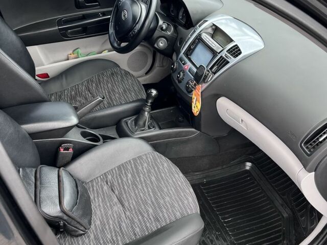 Черный Киа Сид, объемом двигателя 1.6 л и пробегом 283 тыс. км за 5300 $, фото 8 на Automoto.ua