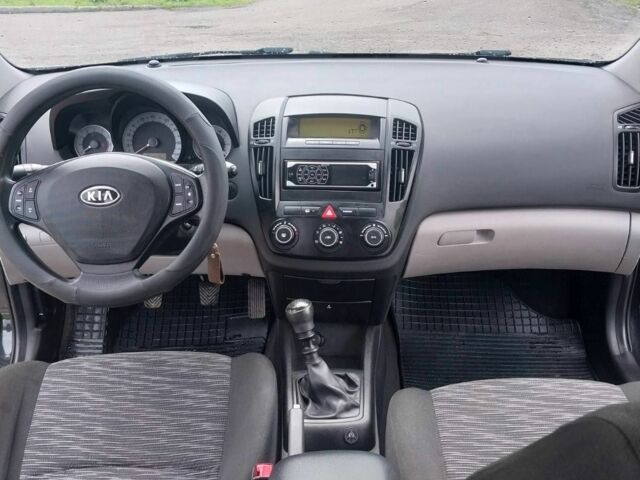 Черный Киа Сид, объемом двигателя 0 л и пробегом 225 тыс. км за 5950 $, фото 7 на Automoto.ua