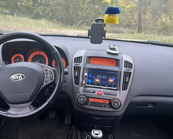 Чорний Кіа Сід, об'ємом двигуна 1.59 л та пробігом 226 тис. км за 5200 $, фото 1 на Automoto.ua