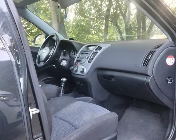 Чорний Кіа Сід, об'ємом двигуна 1.6 л та пробігом 287 тис. км за 5600 $, фото 3 на Automoto.ua