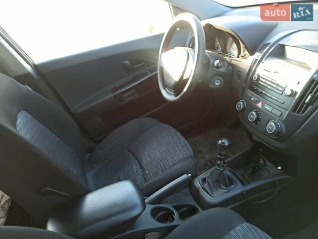 Черный Киа Сид, объемом двигателя 1.4 л и пробегом 215 тыс. км за 7000 $, фото 4 на Automoto.ua