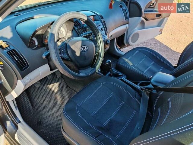 Черный Киа Сид, объемом двигателя 1.6 л и пробегом 186 тыс. км за 4999 $, фото 8 на Automoto.ua
