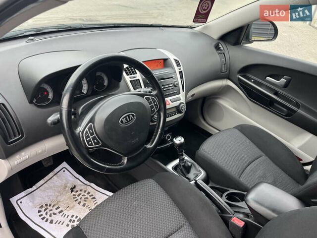 Черный Киа Сид, объемом двигателя 1.6 л и пробегом 263 тыс. км за 5500 $, фото 11 на Automoto.ua