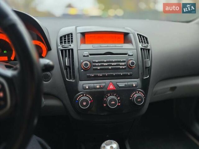 Киа Сид 2008 в Бердичеве на Automoto.ua Черный Киа Сид, объемом двигателя 1.4 л и пробегом 167 тыс. км за 4500 $, фото 15 на Automoto.ua