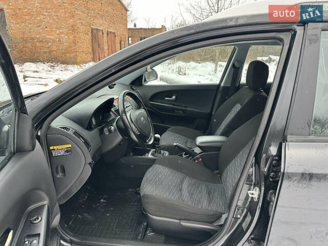 Чорний Кіа Сід, об'ємом двигуна 1.58 л та пробігом 180 тис. км за 5350 $, фото 9 на Automoto.ua