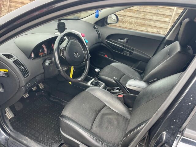 Черный Киа Сид, объемом двигателя 1.6 л и пробегом 287 тыс. км за 2100 $, фото 5 на Automoto.ua