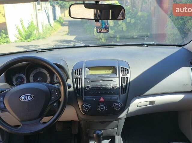 Черный Киа Сид, объемом двигателя 1.6 л и пробегом 199 тыс. км за 5500 $, фото 29 на Automoto.ua