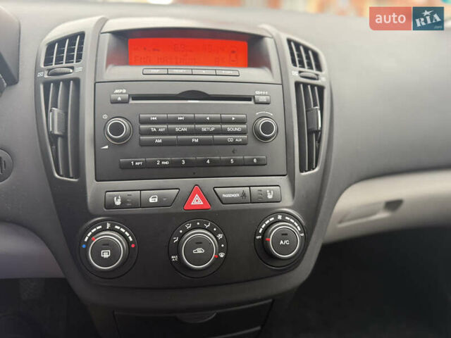 Черный Киа Сид, объемом двигателя 1.4 л и пробегом 204 тыс. км за 6350 $, фото 26 на Automoto.ua