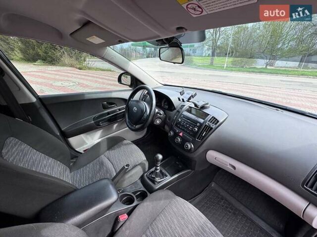 Чорний Кіа Сід, об'ємом двигуна 1.6 л та пробігом 218 тис. км за 5999 $, фото 9 на Automoto.ua