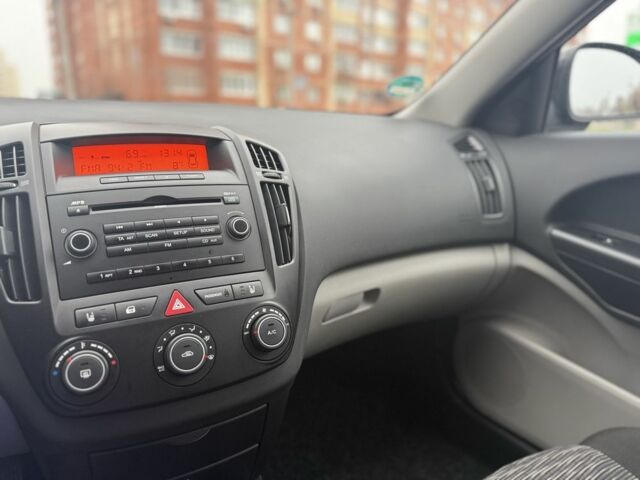 Чорний Кіа Сід, об'ємом двигуна 1.4 л та пробігом 204 тис. км за 6350 $, фото 11 на Automoto.ua