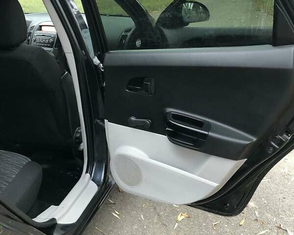 Черный Киа Сид, объемом двигателя 1.4 л и пробегом 181 тыс. км за 4450 $, фото 9 на Automoto.ua