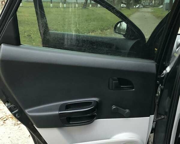 Черный Киа Сид, объемом двигателя 1.4 л и пробегом 181 тыс. км за 4450 $, фото 7 на Automoto.ua