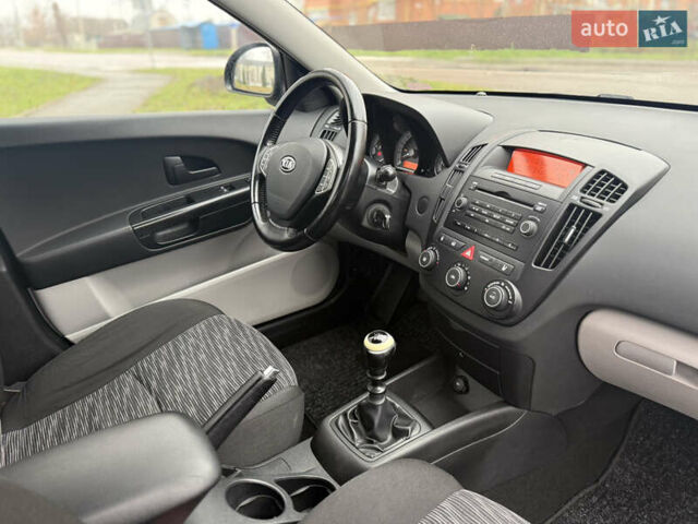 Черный Киа Сид, объемом двигателя 1.4 л и пробегом 204 тыс. км за 6350 $, фото 34 на Automoto.ua