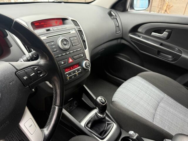 Чорний Кіа Сід, об'ємом двигуна 1.6 л та пробігом 238 тис. км за 6900 $, фото 19 на Automoto.ua