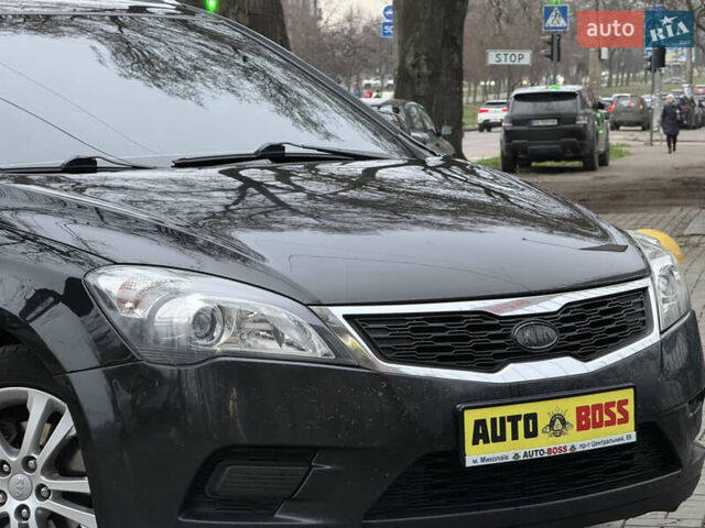 Черный Киа Сид, объемом двигателя 1.59 л и пробегом 285 тыс. км за 6500 $, фото 6 на Automoto.ua