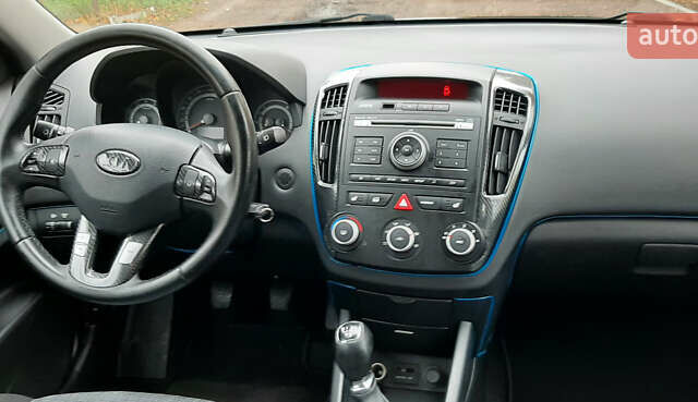 Кіа Сід 2009 у Чернігові на Automoto.ua Чорний Кіа Сід, об'ємом двигуна 1.4 л та пробігом 221 тис. км за 6999 $, фото 25 на Automoto.ua