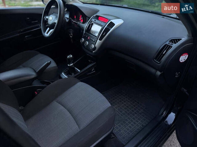 Киа Сид 2009 в Каменке на Automoto.ua Черный Киа Сид, объемом двигателя 1.58 л и пробегом 200 тыс. км за 6300 $, фото 16 на Automoto.ua