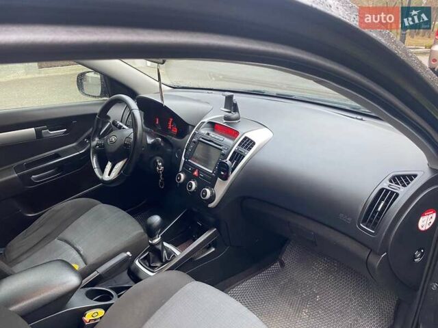 Черный Киа Сид, объемом двигателя 1.4 л и пробегом 213 тыс. км за 5000 $, фото 4 на Automoto.ua