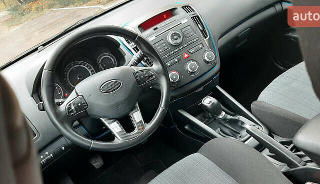 Кіа Сід 2009 у Чернігові на Automoto.ua Чорний Кіа Сід, об'ємом двигуна 1.4 л та пробігом 221 тис. км за 6999 $, фото 14 на Automoto.ua