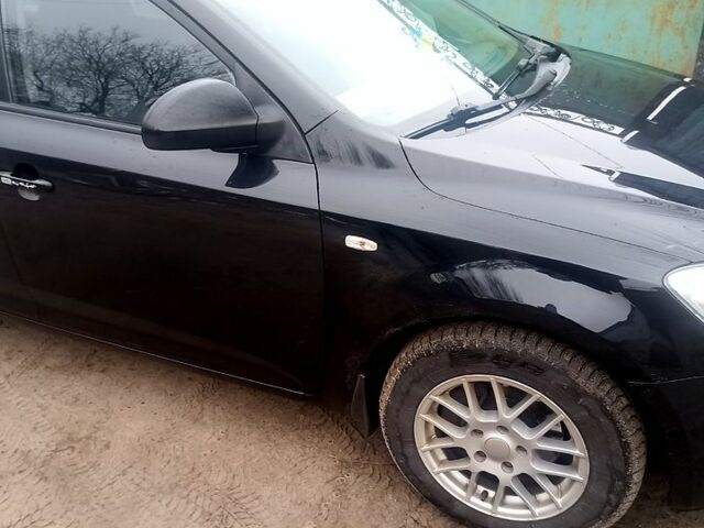 Чорний Кіа Сід, об'ємом двигуна 1.6 л та пробігом 466 тис. км за 5350 $, фото 1 на Automoto.ua