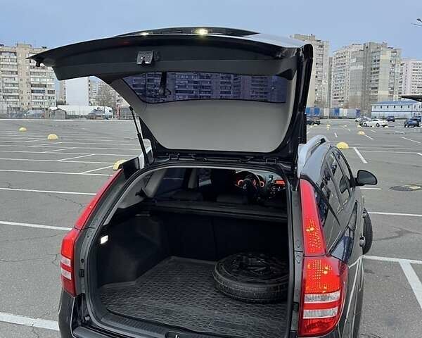 Черный Киа Сид, объемом двигателя 1.4 л и пробегом 234 тыс. км за 6000 $, фото 10 на Automoto.ua