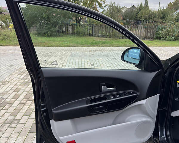 Чорний Кіа Сід, об'ємом двигуна 1.4 л та пробігом 170 тис. км за 6500 $, фото 9 на Automoto.ua