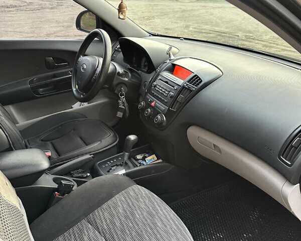 Черный Киа Сид, объемом двигателя 1.6 л и пробегом 127 тыс. км за 7300 $, фото 5 на Automoto.ua