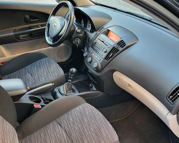 Черный Киа Сид, объемом двигателя 1.4 л и пробегом 177 тыс. км за 6555 $, фото 6 на Automoto.ua