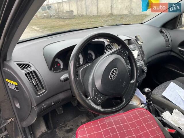 Черный Киа Сид, объемом двигателя 1.4 л и пробегом 255 тыс. км за 4955 $, фото 6 на Automoto.ua