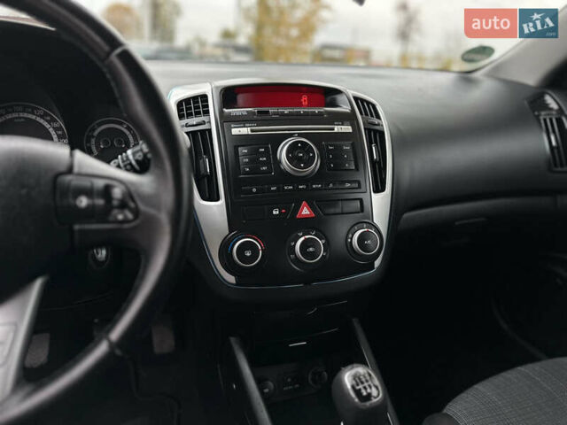 Киа Сид 2009 в Виннице на Automoto.ua Черный Киа Сид, объемом двигателя 1.6 л и пробегом 195 тыс. км за 7000 $, фото 30 на Automoto.ua
