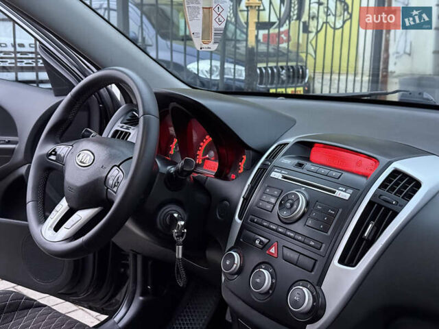 Черный Киа Сид, объемом двигателя 1.59 л и пробегом 285 тыс. км за 6500 $, фото 25 на Automoto.ua