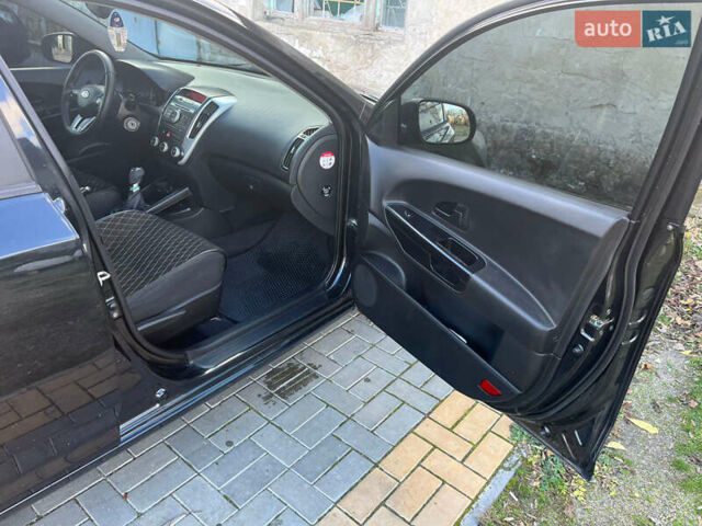 Черный Киа Сид, объемом двигателя 1.6 л и пробегом 285 тыс. км за 6100 $, фото 10 на Automoto.ua