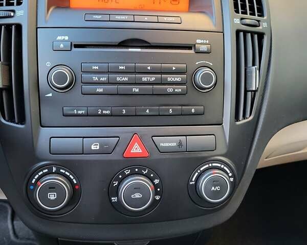 Черный Киа Сид, объемом двигателя 1.4 л и пробегом 177 тыс. км за 6555 $, фото 11 на Automoto.ua