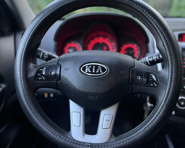 Чорний Кіа Сід, об'ємом двигуна 1.6 л та пробігом 200 тис. км за 7600 $, фото 6 на Automoto.ua