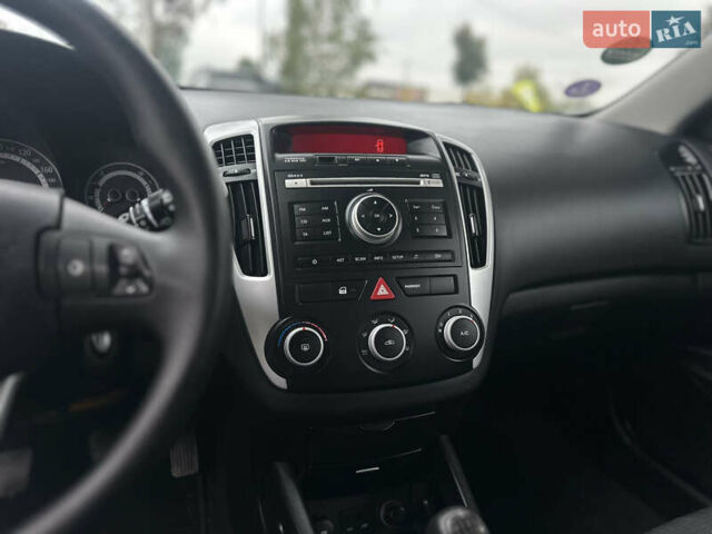Черный Киа Сид, объемом двигателя 1.4 л и пробегом 224 тыс. км за 6200 $, фото 29 на Automoto.ua