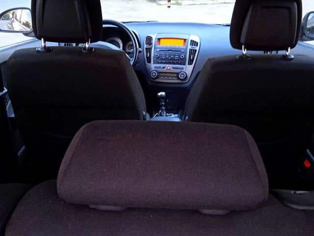 Чорний Кіа Сід, об'ємом двигуна 1.6 л та пробігом 466 тис. км за 5350 $, фото 9 на Automoto.ua