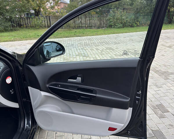 Чорний Кіа Сід, об'ємом двигуна 1.4 л та пробігом 170 тис. км за 6500 $, фото 24 на Automoto.ua
