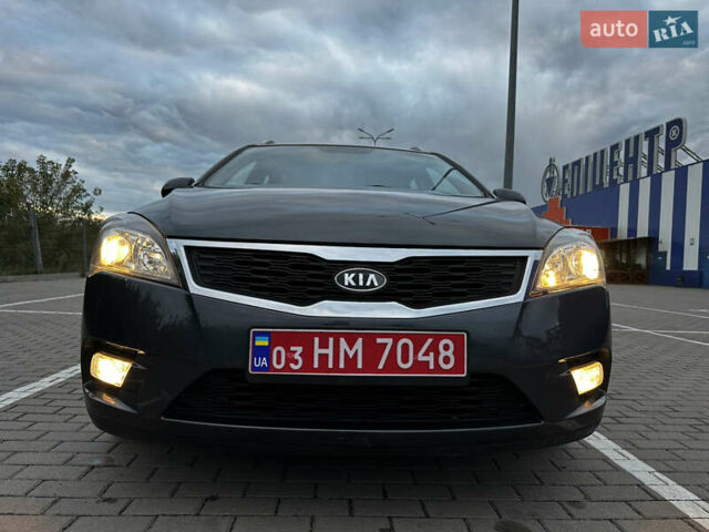 Черный Киа Сид, объемом двигателя 1.4 л и пробегом 221 тыс. км за 5350 $, фото 15 на Automoto.ua