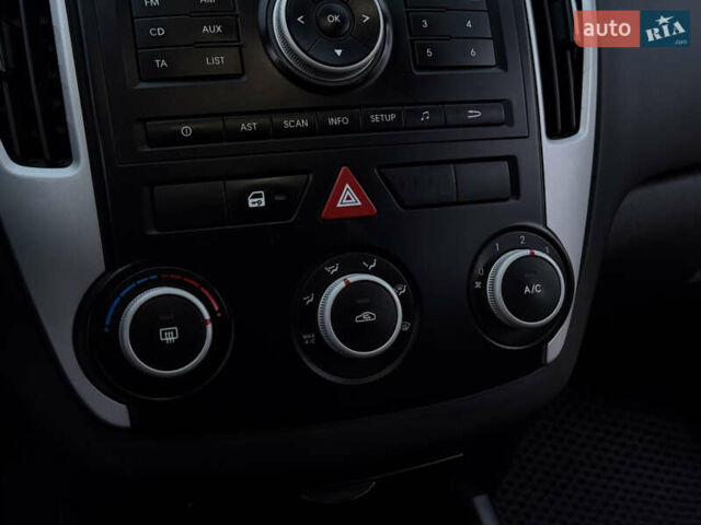 Черный Киа Сид, объемом двигателя 1.59 л и пробегом 285 тыс. км за 6500 $, фото 18 на Automoto.ua