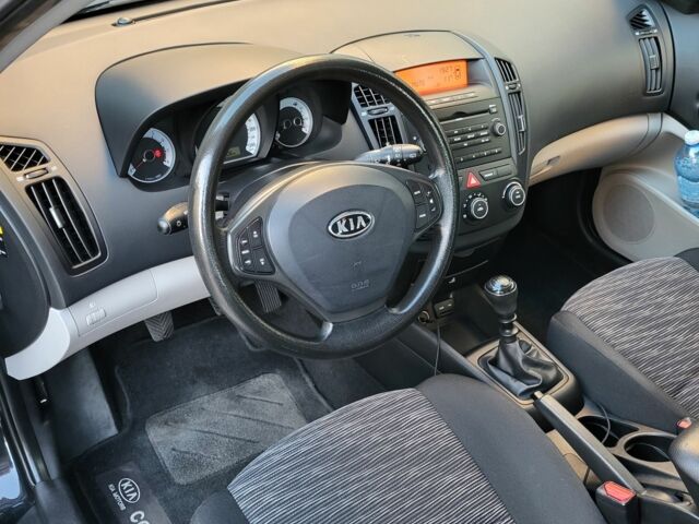 Черный Киа Сид, объемом двигателя 1.4 л и пробегом 185 тыс. км за 6555 $, фото 6 на Automoto.ua