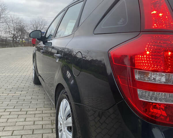 Черный Киа Сид, объемом двигателя 1.59 л и пробегом 177 тыс. км за 6300 $, фото 6 на Automoto.ua