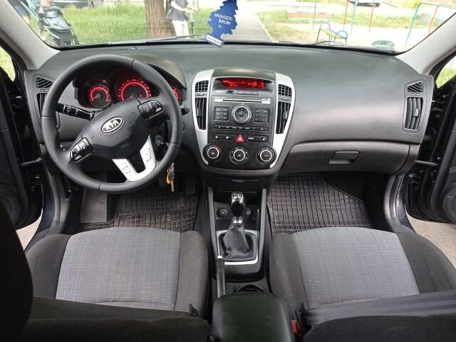 Чорний Кіа Сід, об'ємом двигуна 0 л та пробігом 160 тис. км за 5900 $, фото 10 на Automoto.ua