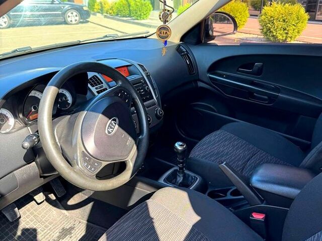 Чорний Кіа Сід, об'ємом двигуна 1.6 л та пробігом 28000 тис. км за 4499 $, фото 5 на Automoto.ua