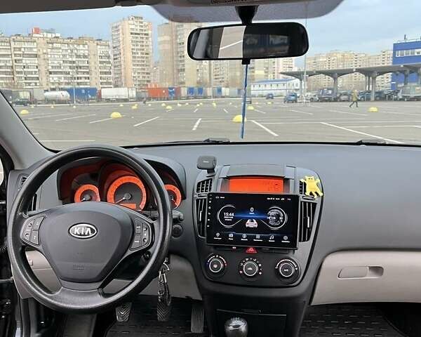 Черный Киа Сид, объемом двигателя 1.4 л и пробегом 234 тыс. км за 6000 $, фото 16 на Automoto.ua
